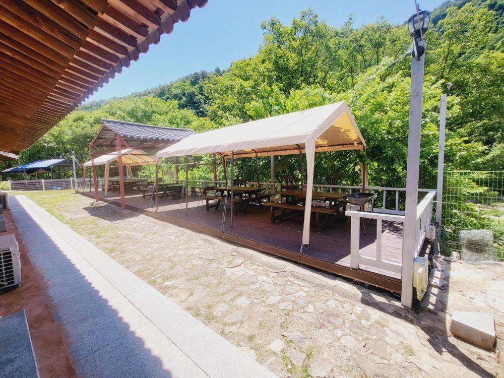 Yeongwol Hwanggung Hanok Pension Exterior photo